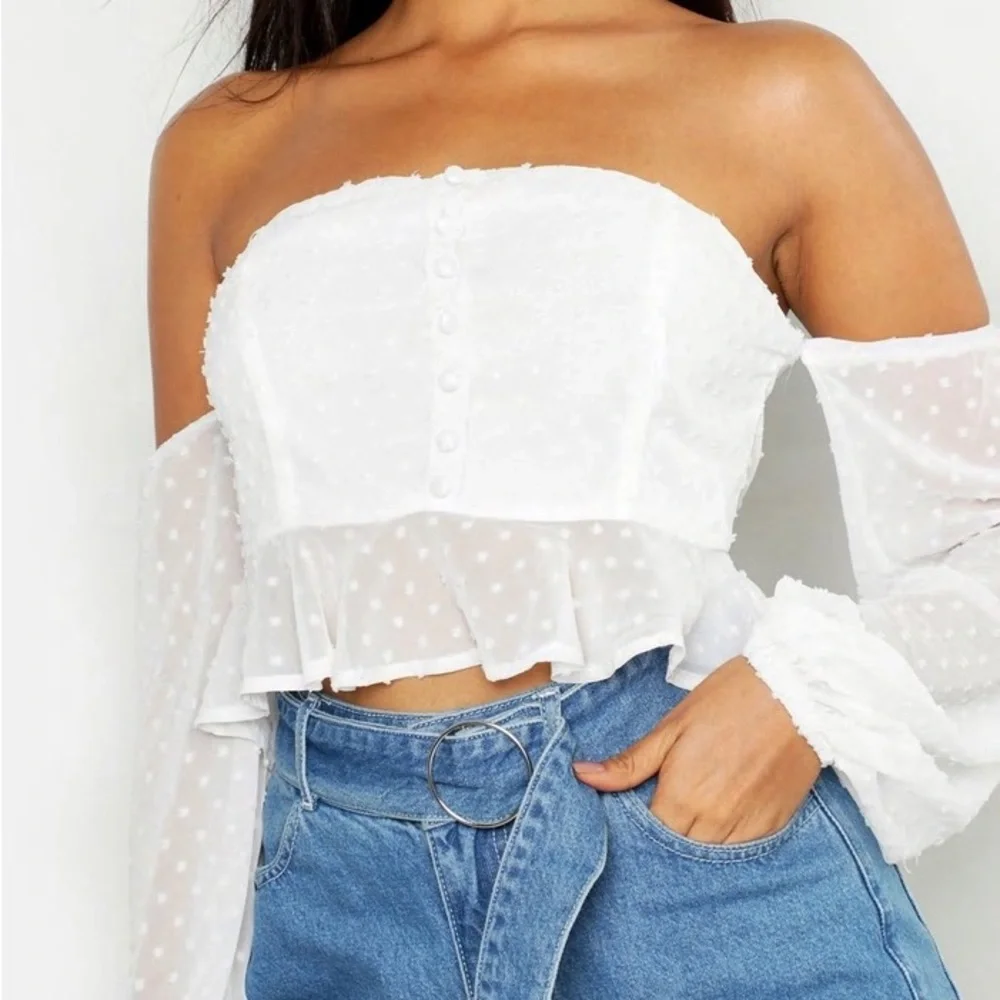 🛑SOLD🛑 ✨BooHoo✨ Dobby Spot Off Shoulder Long Sleeve Crop Top - Picture 3 of 7